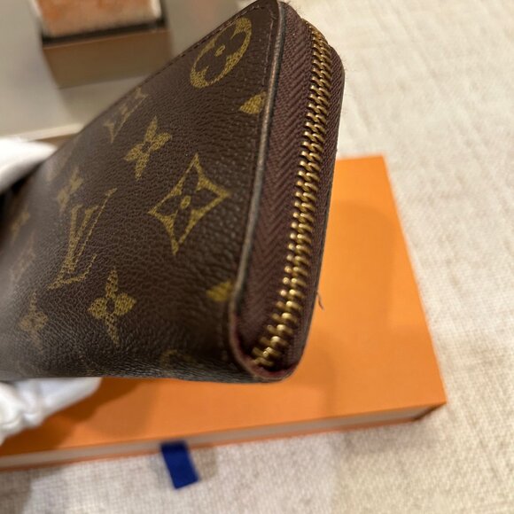 Louis Vuitton Porte Feuille Clémence Monogram Wallet with Fuscia Interior - Picture 11 of 13